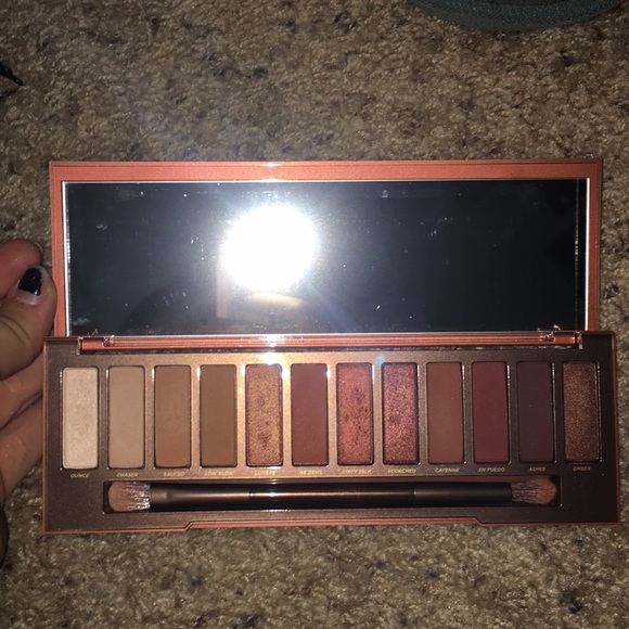 Barely used Urban Decay Naked Heat palette - Picture 2 of 4
